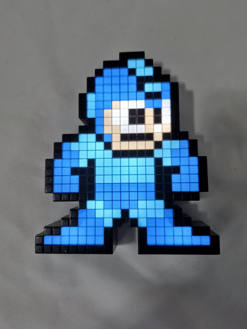 PDP Pixel Pals Mega Man 8-Bit Light Up Retro Gaming Figure No. 002 Capcom  Retro